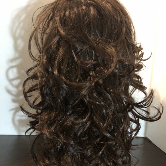 Never worn lace front loose curls synthetic wig - Picture 4 of 4